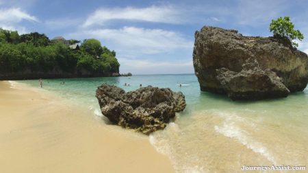 Пляж Паданг Паданг (Padang Padang) на Буките. Бали